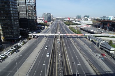 Kısıtlamanın 2'Nci Gününde İstanbul'da Yollar Boş Kaldı