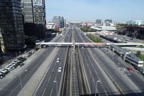 Kısıtlamanın 2'Nci Gününde İstanbul'da Yollar Boş Kaldı
