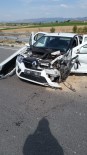 Kontrolden Çıkan Otomobil Karşı Şeride Geçti Açıklaması 3 Yaralı