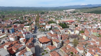 Sındırgı'da Sokağa Çıkma Yasağına Vatandaşlar Uydu