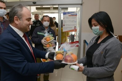 Başkan Aşgın'dan Sağlık Çalışanlarına Meyve Jesti