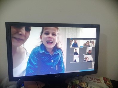 Evlerinden Otizme Mavi Işık Yaktılar