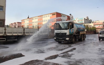 Eyyübiye'de Temizlik Çalışmaları Aralıksız Sürüyor