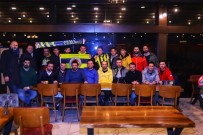GENÇ FENERBAHÇELİLER - Genç Fenerbahçeliler Taraftar Grubu'ndan 300 Aileye Erzak Yardımı