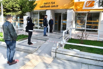 Isparta Valiliği'nden Vatandaşlara Çıkartmalı Uyarı