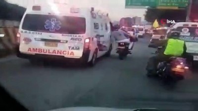 Kolombiya'da Sağlık Çalışanları Ambulanslarla Yolları Kapattı