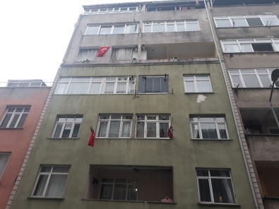 Küçükçekmece'de Korkunç Olay Açıklaması Annesini Boğarak Öldürdü