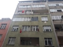 SAĞLIK EKİBİ - Küçükçekmece'de Korkunç Olay Açıklaması Annesini Boğarak Öldürdü