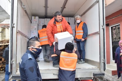 Lapseki'de 2 Bin Aileye Yardım Kolisi Dağıtıldı