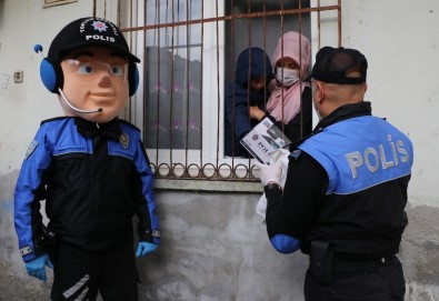 Maskot Polis Otizmli Halil'i Sevindirdi