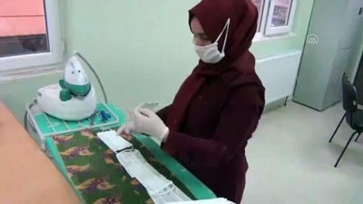 Midyat'ta Halk Eğitim Merkezinde Usta Öğreticiler Gönüllü Maske Üretiyor