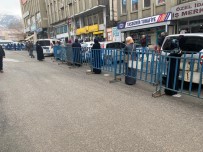 EMNIYET MÜDÜRLÜĞÜ - Muş Polisinden Sosyal Mesafeye İşaretli Önlem