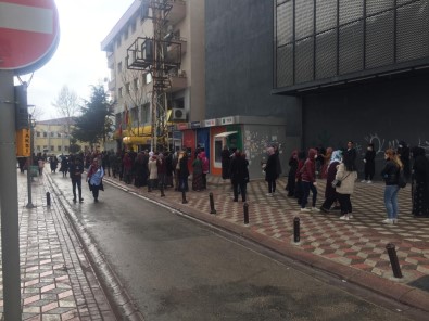 Sosyal Yardım Sosyal Mesafeyi Unutturdu