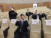 Doktor Çiftin Aşkı Korona Virüs Engelini Dinlemedi