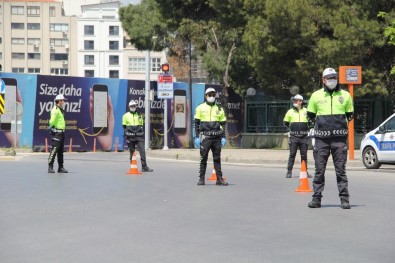 DÜZELTME Açıklaması İzmir'de Sokağa Çıkma Kısıtlamalarına Uymayan Bin 467 Kişiye 2 Milyon 918 Bin Lira Ceza Kesildi