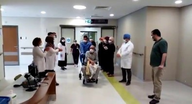 Elazığ'da Korona'yı Yenen Hastalar Alkışlarla Taburcu Edildi