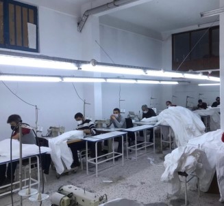 Polis, Kaçak Maske Ve Tulum Üretenlere Göz Açtırmadı