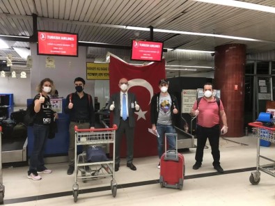 Bangladeş'teki Türk Vatandaşları Özel Uçakla Türkiye'ye Getiriliyor