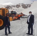 Çığ Nedeniyle 42 Kişinin Hayatını Kaybettiği Bahçesaray Yolu Ulaşıma Açıldı