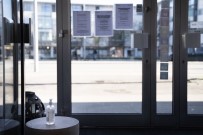 Danimarka'da 500'Den Fazla Kişinin Bir Araya Gelmesine İzin