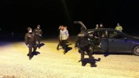 Sokağa Çıkma Yasağı Olan Genç Otomobil Bagajında Yakalandı