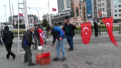 Taksim Meydanı Bayraklarla Süslendi