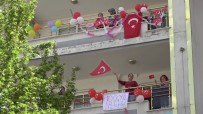 Çocuklar Bayramı Balkonlardan Kutladı