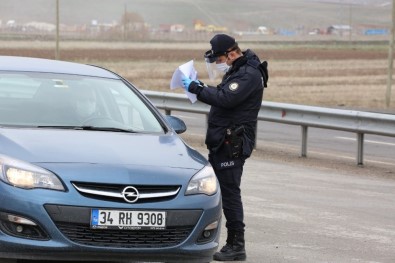 Erzurum'a Sahte İzin Belgesi İle Giriş Yapmak İsteyen 90 Kişiye Ceza Kesildi