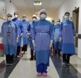 Hastane Koridorunda İstiklal Marşı'nı Okudular