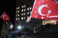 Karaman'da Karantinadaki 154 Kişi Yurdun Pencerelerinden İstiklal Marşı Okudu