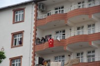 Kulp Polisi Çocuklara Türk Bayrağı Dağıttı Haberi