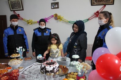 Midyat Polisinden 2 Çocuğa Doğum Günü Sürprizi