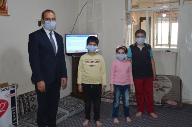 Patnos'ta Uzaktan Eğitim Alamayan Çocuklara Televizyon Hediye Edildi