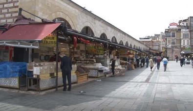 Ramazan Öncesinde Eminönü Boş Kaldı