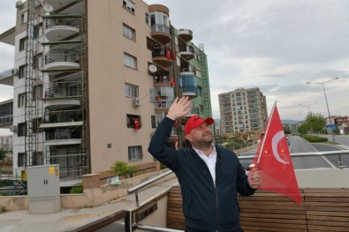 Başkan Gümrükçü'den Otobüsle Bayram Kutlaması