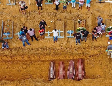 Brezilya'da ölüler toplu mezarlara gömülüyor
