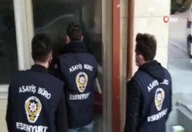 Kapalı Görünen Kahvede Kumar Oynayanlar, Polise Böyle Yakalandı