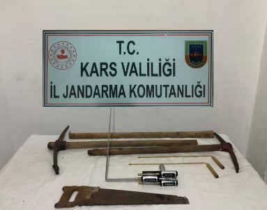 Kars'ta Jandarma Kaçak Kazı Yapanlara Göz Açtırmıyor