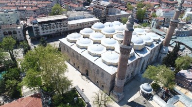 Ramazan'ın İlk Cumasında Camiler Mahzun Kaldı