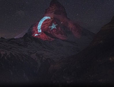 Türk bayrağı İsviçre'nin ünlü dağına yansıtıldı