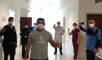Antalya'da Korona Virüsü Yenen Hasta Alkışlarla Taburcu Edildi