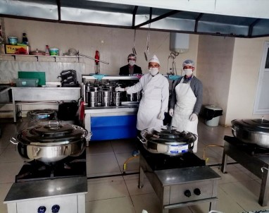 Bulanık'ta 110 Kişiye Her Gün Sıcak Yemek