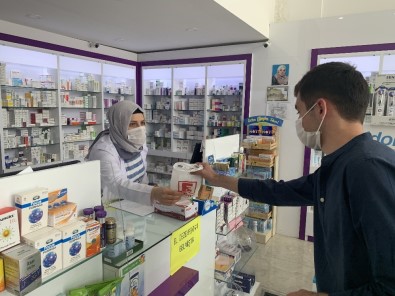 Isparta'da Eczanelerde Ücretsiz Maske Dağıtımı Başladı