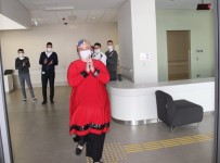 Yozgat'ta Korona Virüsü Yenen Hasta Alkışlarla Taburcu Oldu Haberi