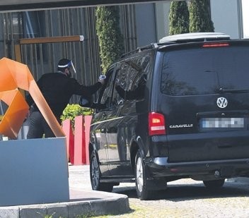 Hadise yine Kaan Yıldırım'ın evine girerken yakalandı!