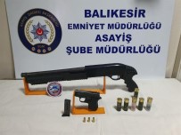 Balıkesir'de Polis 5 Silah Ele Geçirdi