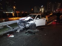 Esenyurt'ta Kontrolden Çıkan Araç Önce Motosiklete Sonra Park Halindeki Araca Çarptı Açıklaması 2'Si Ağır 5 Yaralı