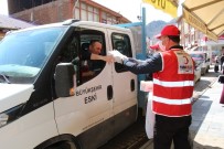 Kızılay Oltu'da Maske Ve Dezenfekten Dağıttı