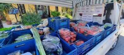 Marmaris'te Seyyar Manavlar İş Başında