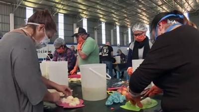 Arjantin Askerleri Korona İle Mücadelede Yemek Düşük Gelirli Ailelere Dağıtıyor